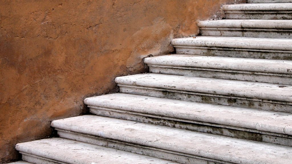 Steintreppe als Symbol für Entwicklung und neue Wege